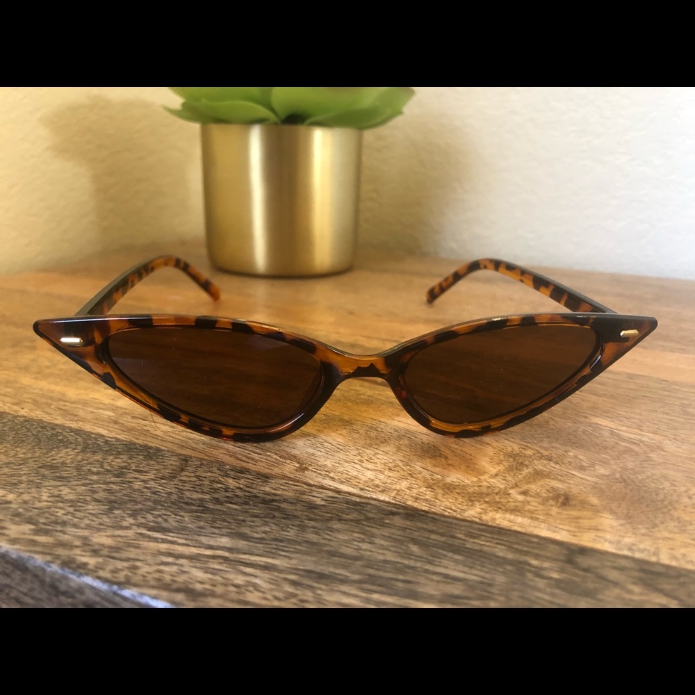 🔥 2/$20 ✨ Vintage Cat Eye Sunglasses